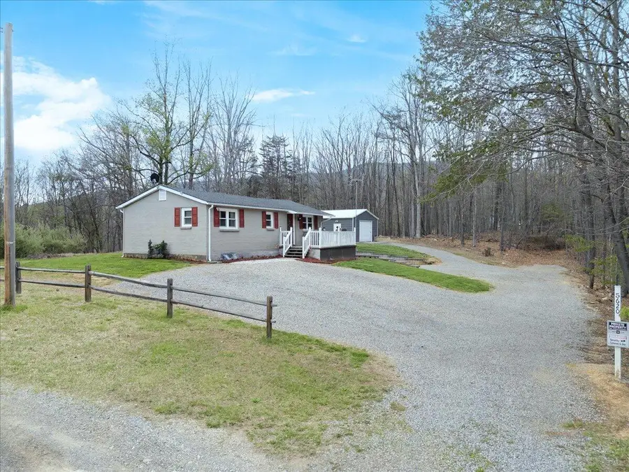5620 Carter Ln, Salem, VA 24153 - #2