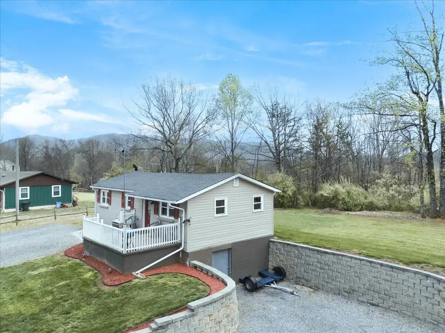 5620 Carter Ln, Salem, VA 24153 - #3