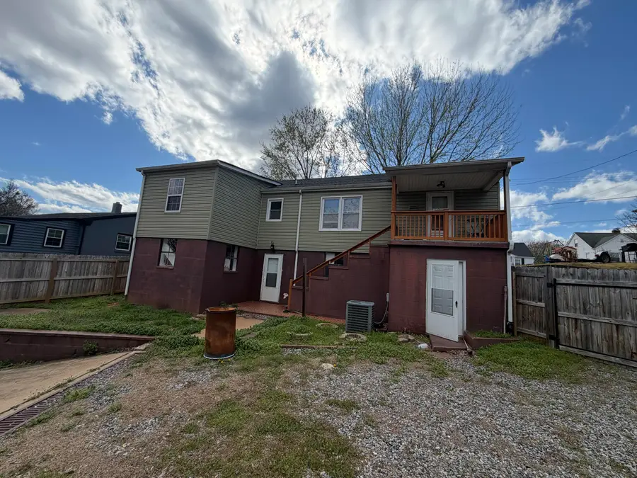 1121 Oakgrove Ave, Martinsville, VA 24112 - #2