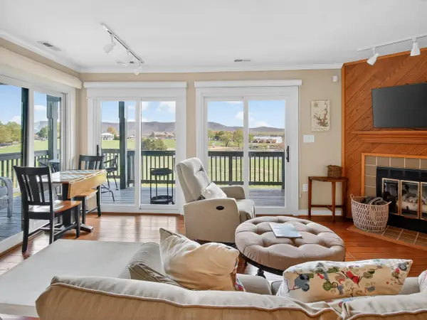 110 Sailors Cove Dr #UNIT 1314, Moneta, VA 24121