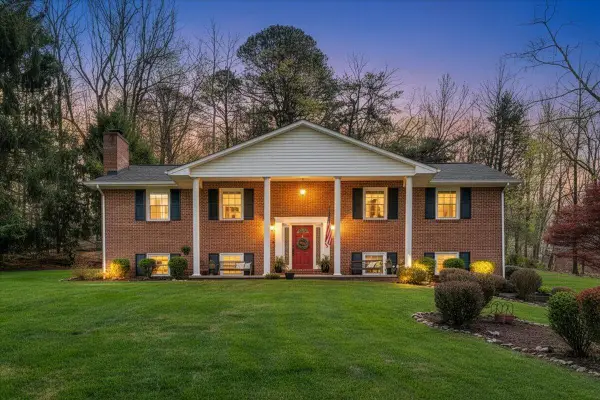 3 Pineview Dr, Radford, VA 24141