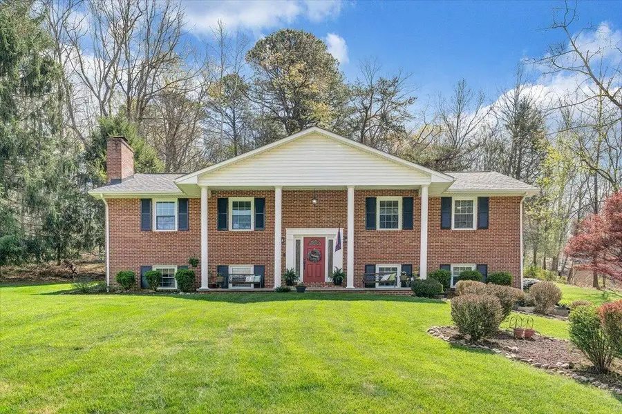 3 Pineview Dr, Radford, VA 24141 - #2