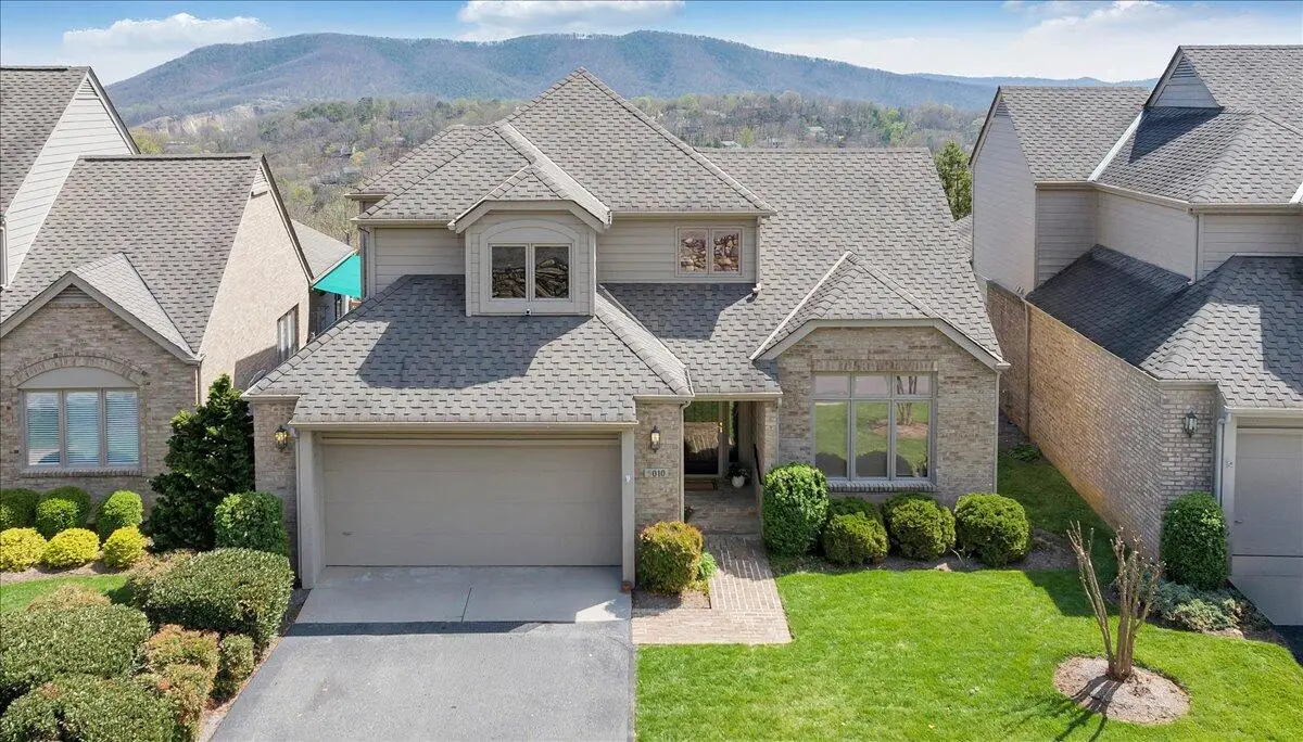 5010 Hunting Hills Cir, Roanoke, VA 24018 - #1