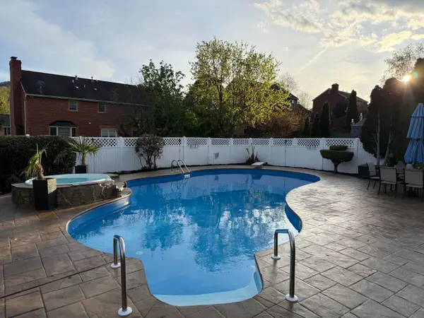 704 Joan Cir, Salem, VA 24153