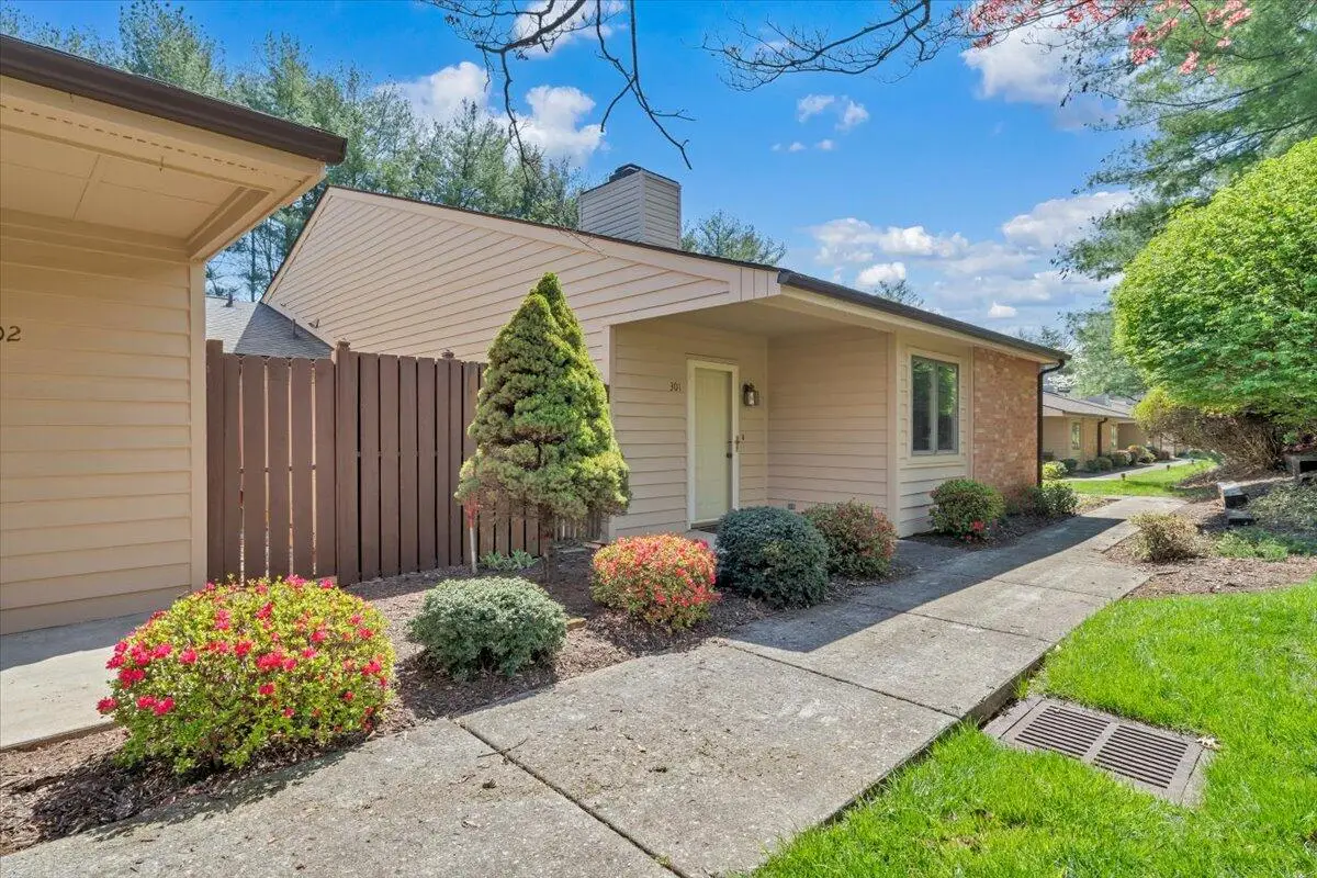 301 Windward Dr Sw, Roanoke, VA 24018 - #1