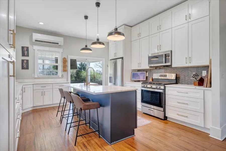 715 Grove St, Bedford, VA 24523 - #2