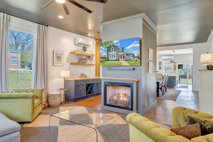 715 Grove St, Bedford, VA 24523 - #3