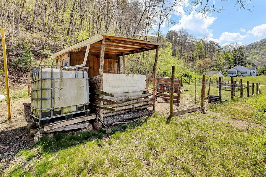 5215 Kanawha Trl, Covington, VA 24426 - #3