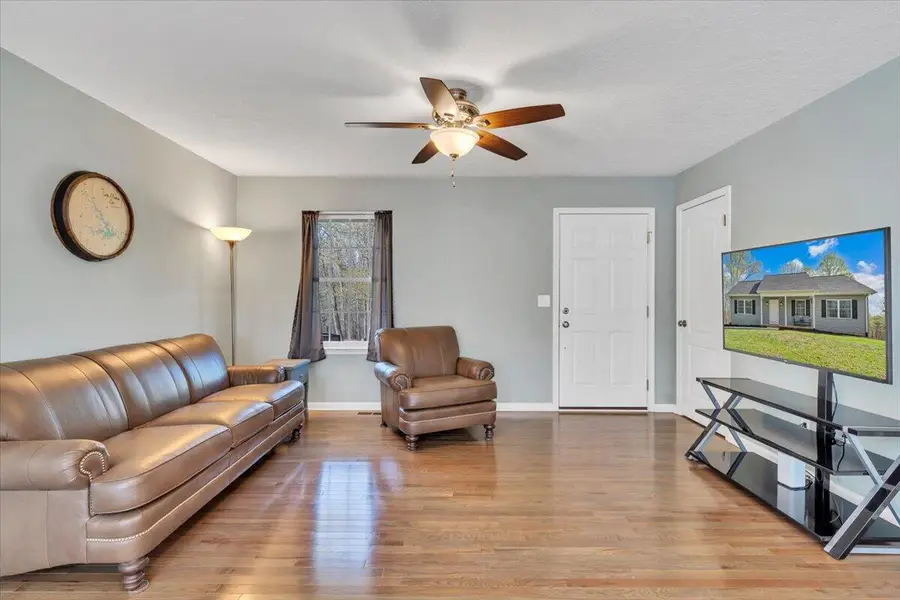 101 Charmwood Cir, Moneta, VA 24121 - #2