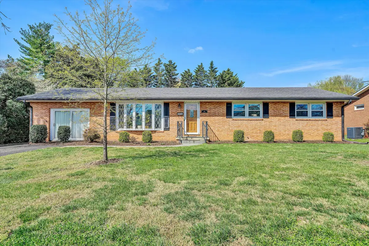 429 Highfield Rd, Salem, VA 24153 - #1