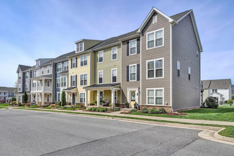 59 Broad St, Daleville, VA 24083 - #2