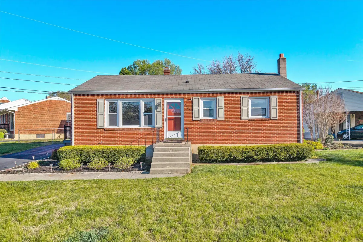 334 Lynn Haven Cir, Vinton, VA 24179 - #1