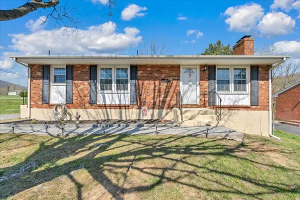 5523 Taney Dr, Roanoke, VA 24019