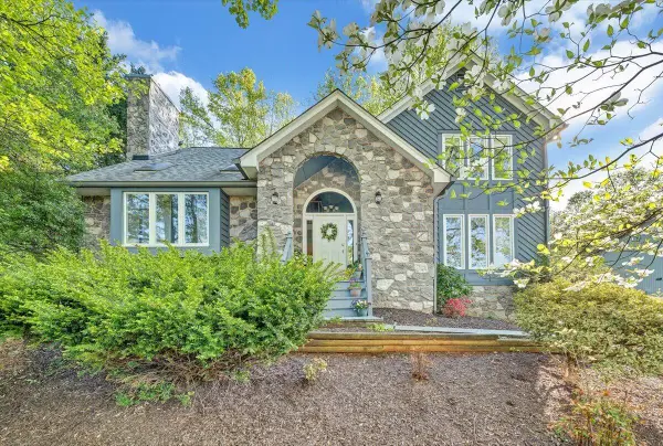 662 Stayman Rd, Roanoke, VA 24019