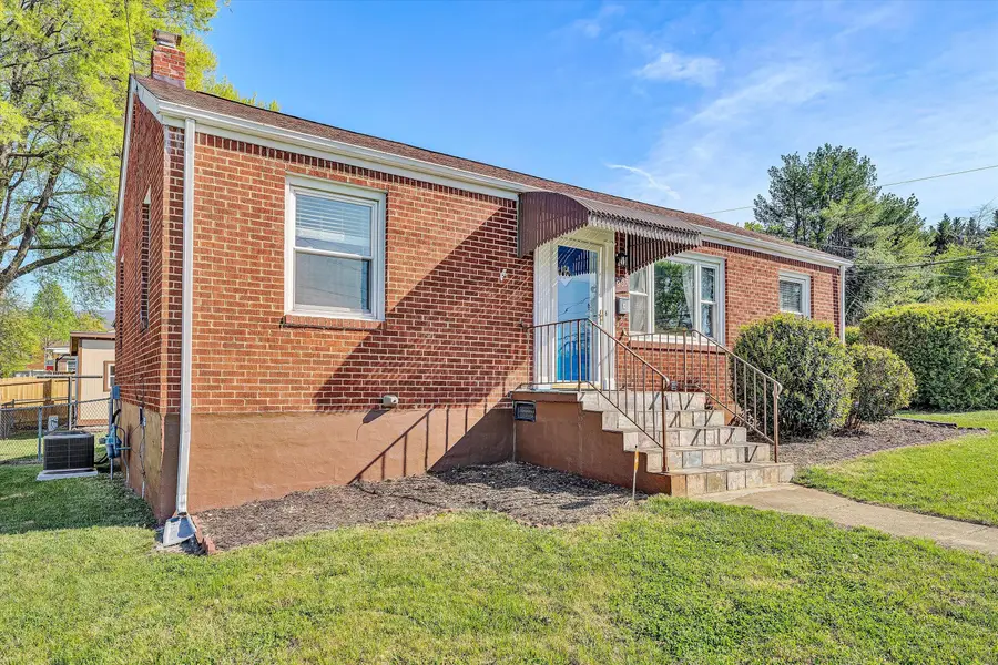 903 Marston St, Salem, VA 24153 - #2