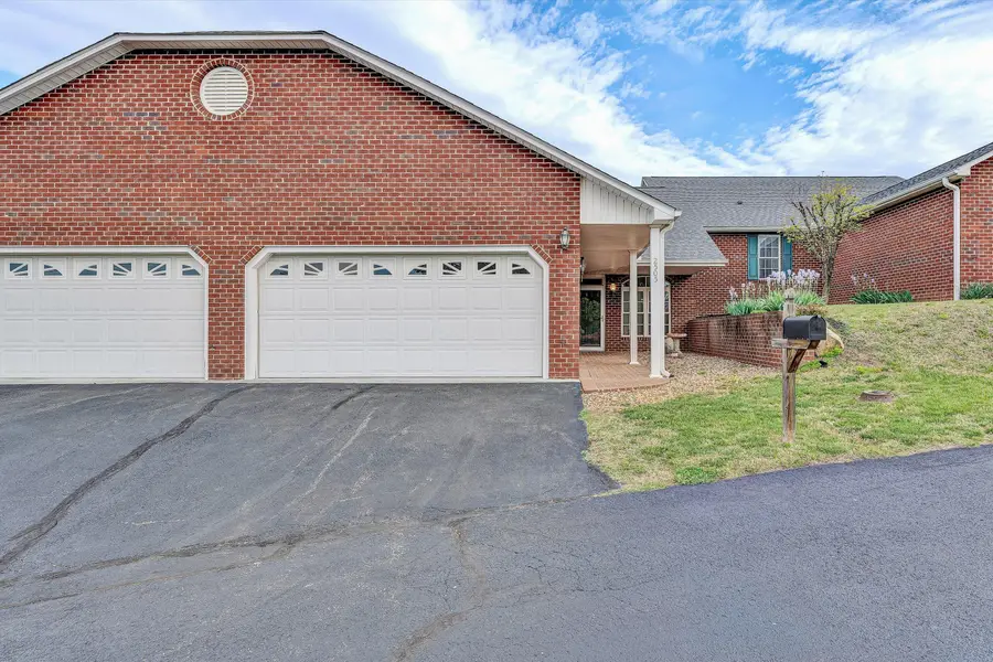 2505 Feather Garden Cir, Vinton, VA 24179 - #2