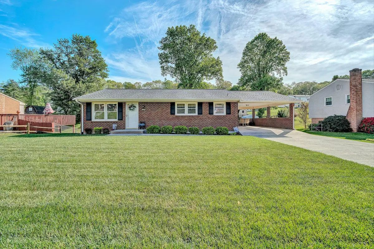 3026 Pebble Dr, Roanoke, VA 24014 - #1