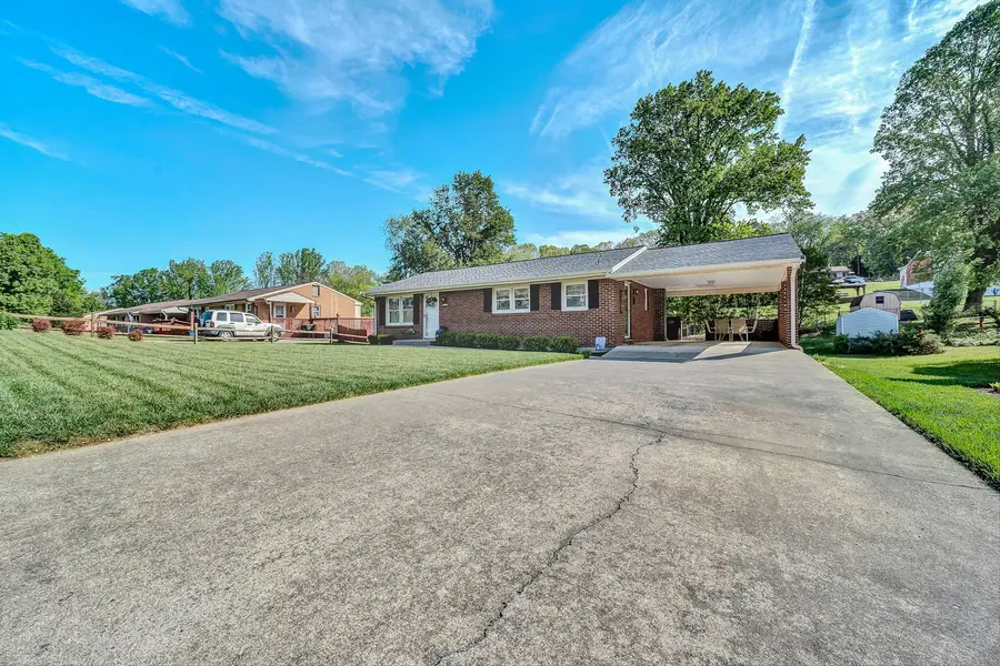 3026 Pebble Dr, Roanoke, VA 24014 - #2