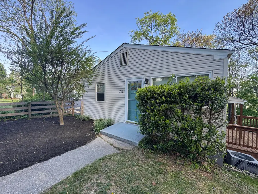 713 Oakview Dr, Salem, VA 24153 - #3