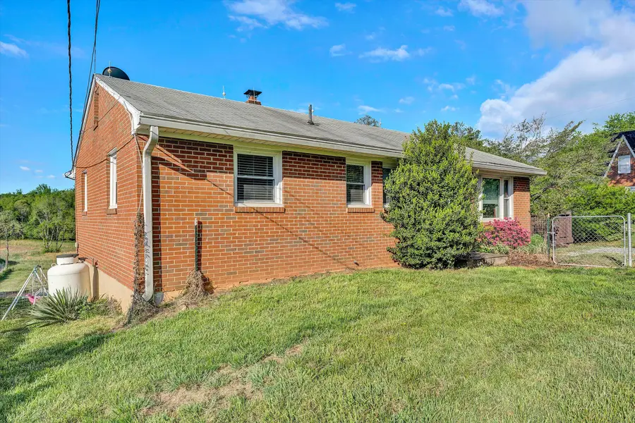 10640 Stewartsville Rd, Vinton, VA 24179 - #3