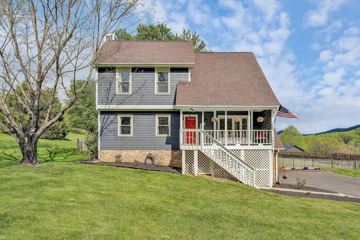 7835 Forest Edge Dr, Roanoke, VA 24018 - #1