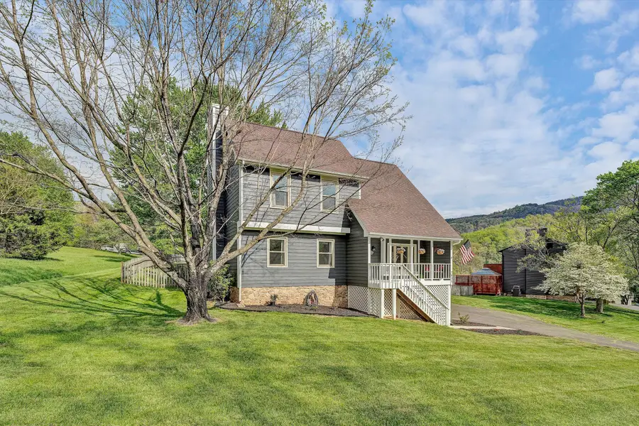 7835 Forest Edge Dr, Roanoke, VA 24018 - #3