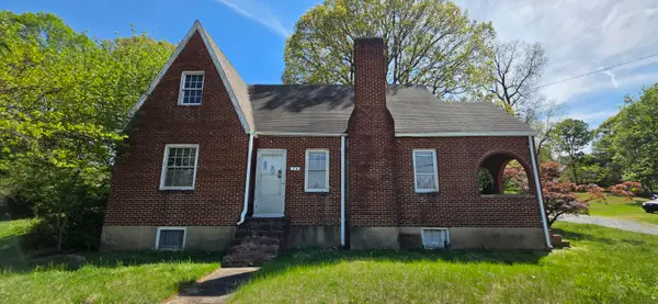 1037 Hardy Rd, Vinton, VA 24179