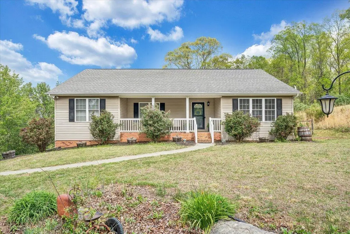 686 Pinehaven Rd, Fincastle, VA 24090 - #1