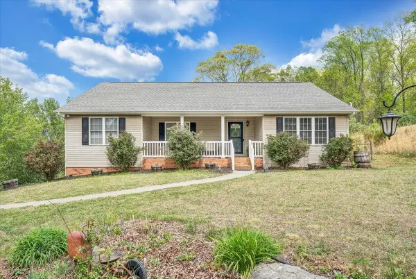 686 Pinehaven Rd, Fincastle, VA 24090