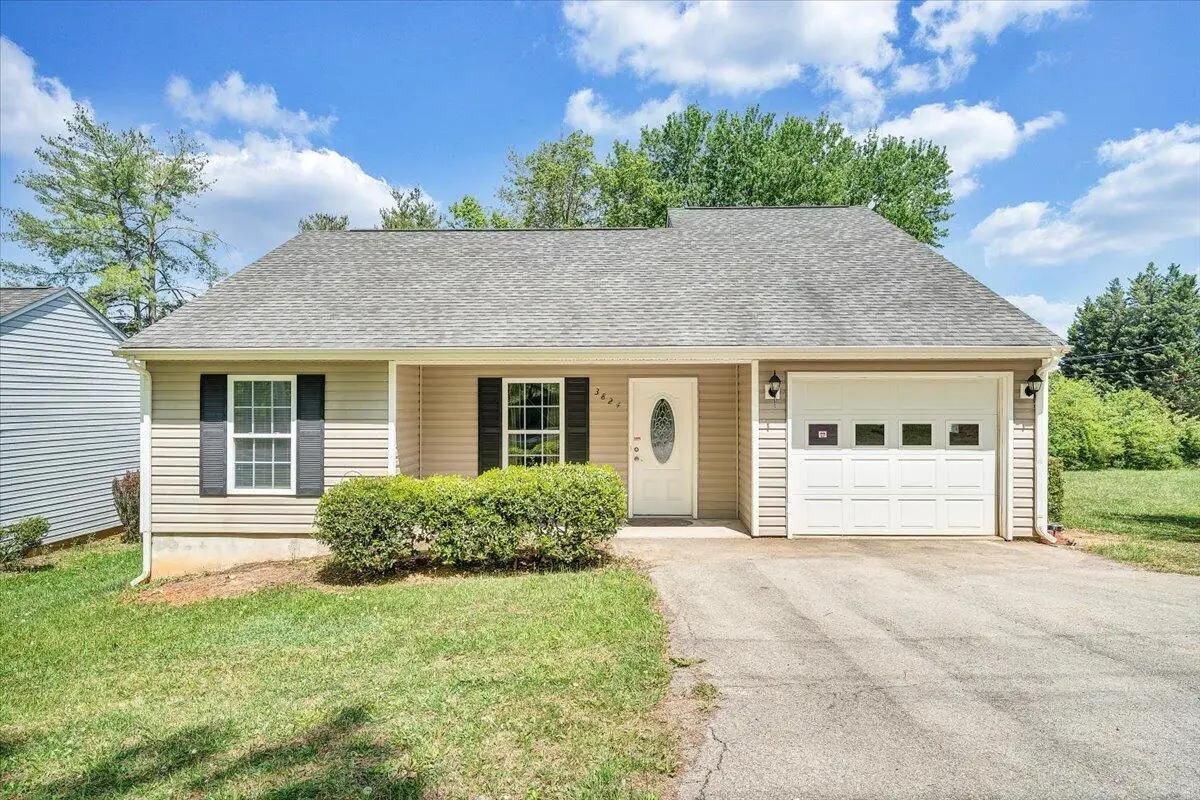 3824 Yellow Mountain Rd Se, Roanoke, VA 24014 - #1