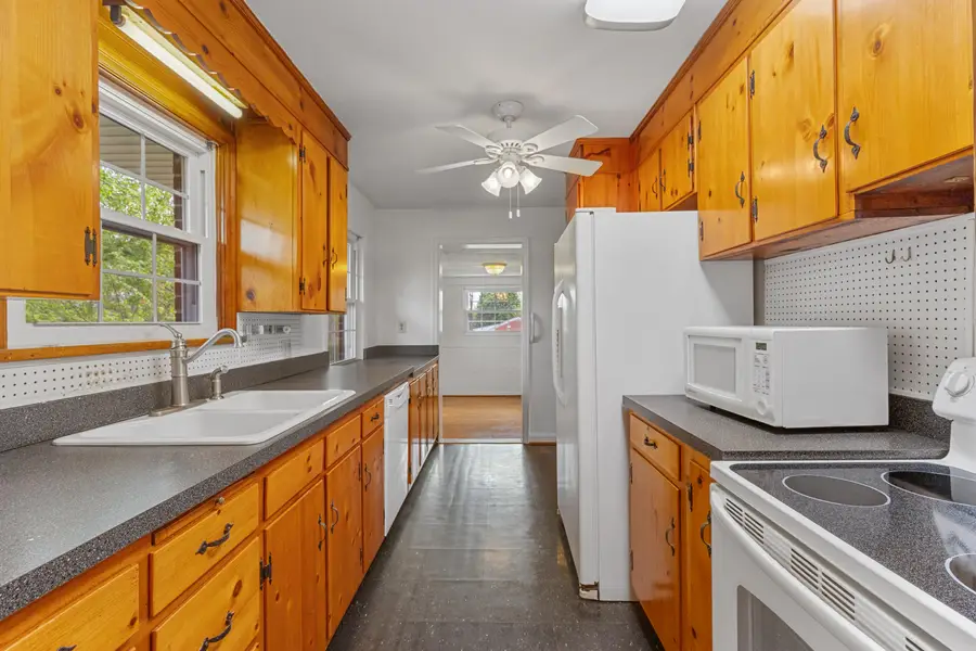 6935 Tinkerdale Rd, Roanoke, VA 24019 - #3