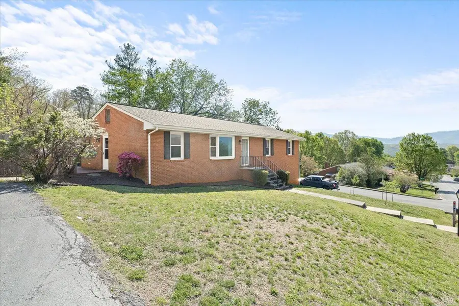 403 Ingal Blvd, Salem, VA 24153 - #2