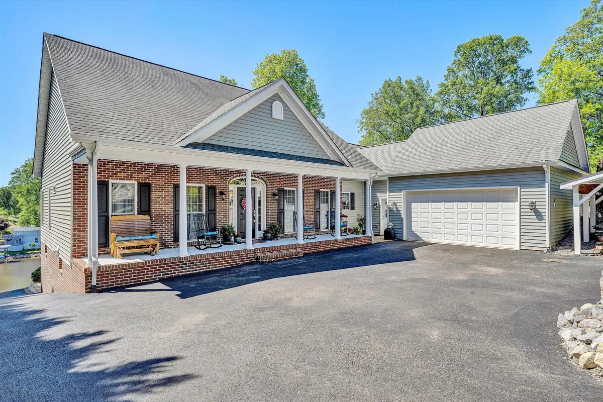 400 Sourwood Dr, Hardy, VA 24101 - #1