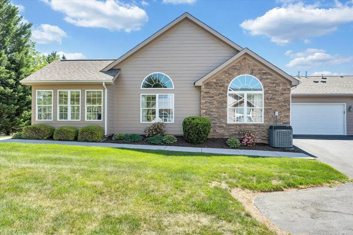 5650 Orchard Villas Cir, Roanoke, VA 24019 - #1