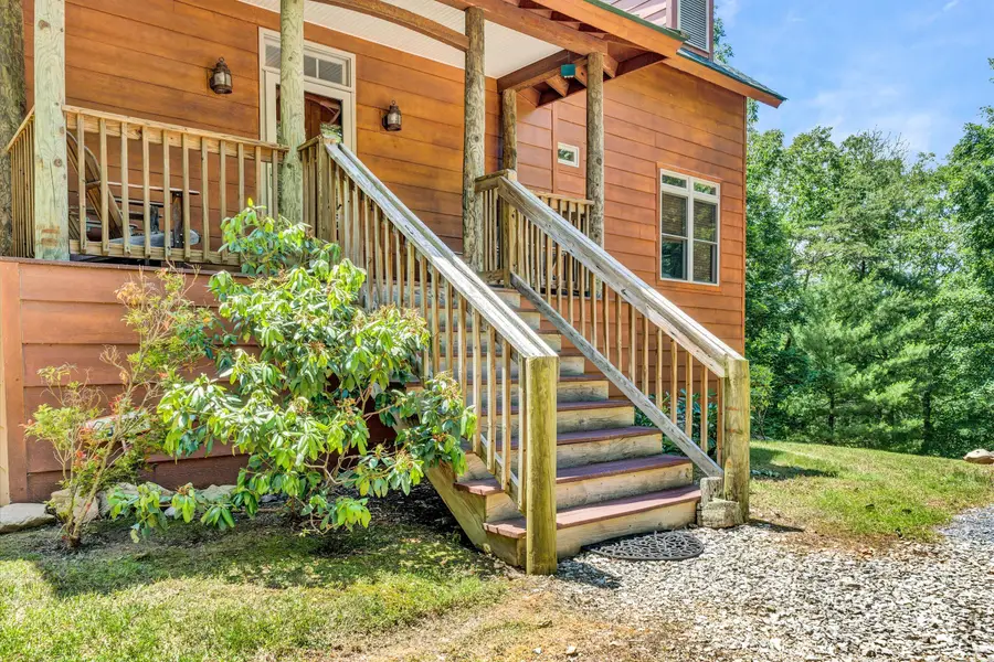 426 Ezra Dr, Buchanan, VA 24066 - #2