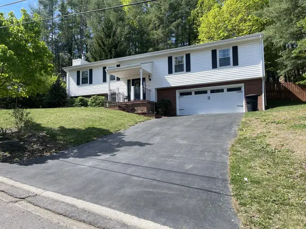 2738 Bobwhite Dr, Roanoke, VA 24018