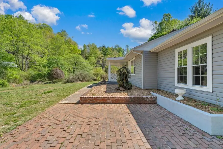 112 Frankie Ln, Stuart, VA 24171 - #2