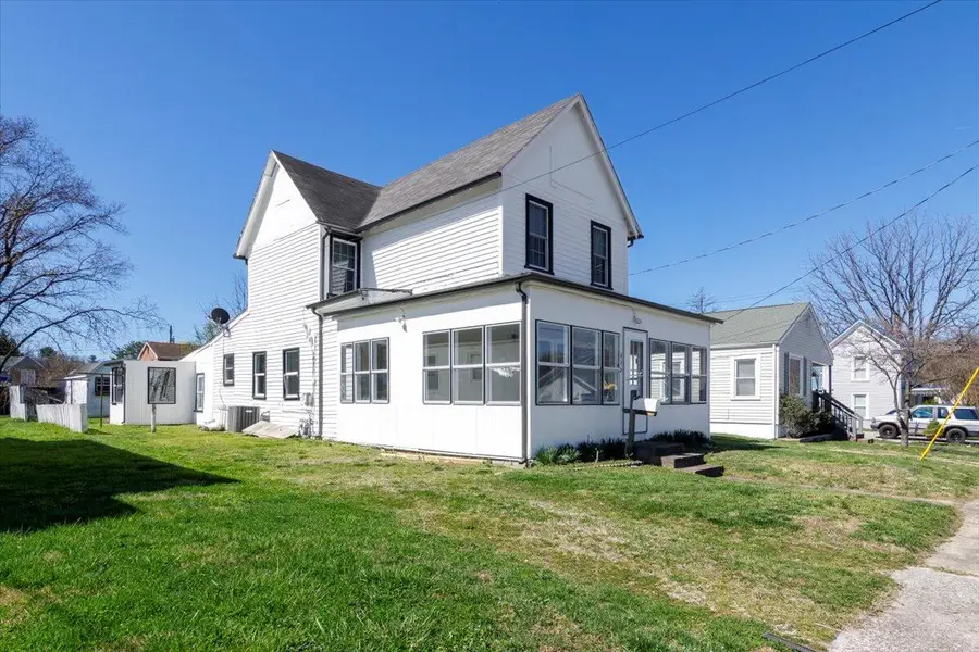 906 Front Ave, Salem, VA 24153 - #2