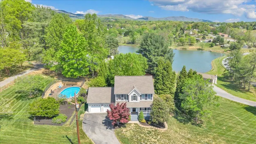 1365 Lakeridge Cir, Troutville, VA 24175 - #2