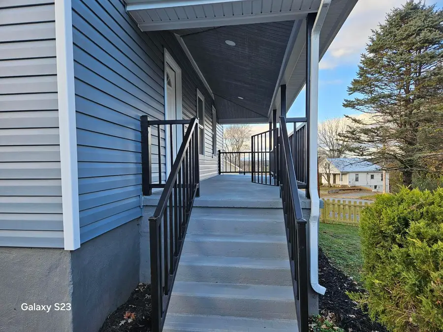 535 Dillard St, Martinsville, VA 24112 - #3