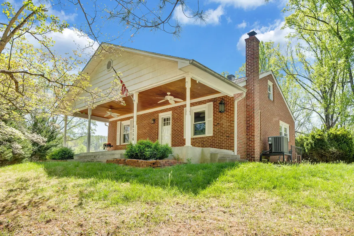 6256 Shady Acres Dr, Roanoke, VA 24014 - #1