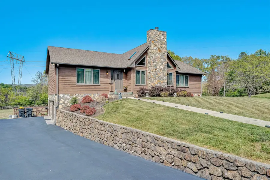 384 Deer Haven Dr, Roanoke, VA 24012 - #2