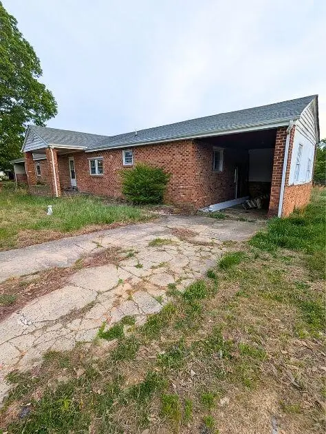 601 Farmers Mountain Rd, Gretna, VA 24557 - #1