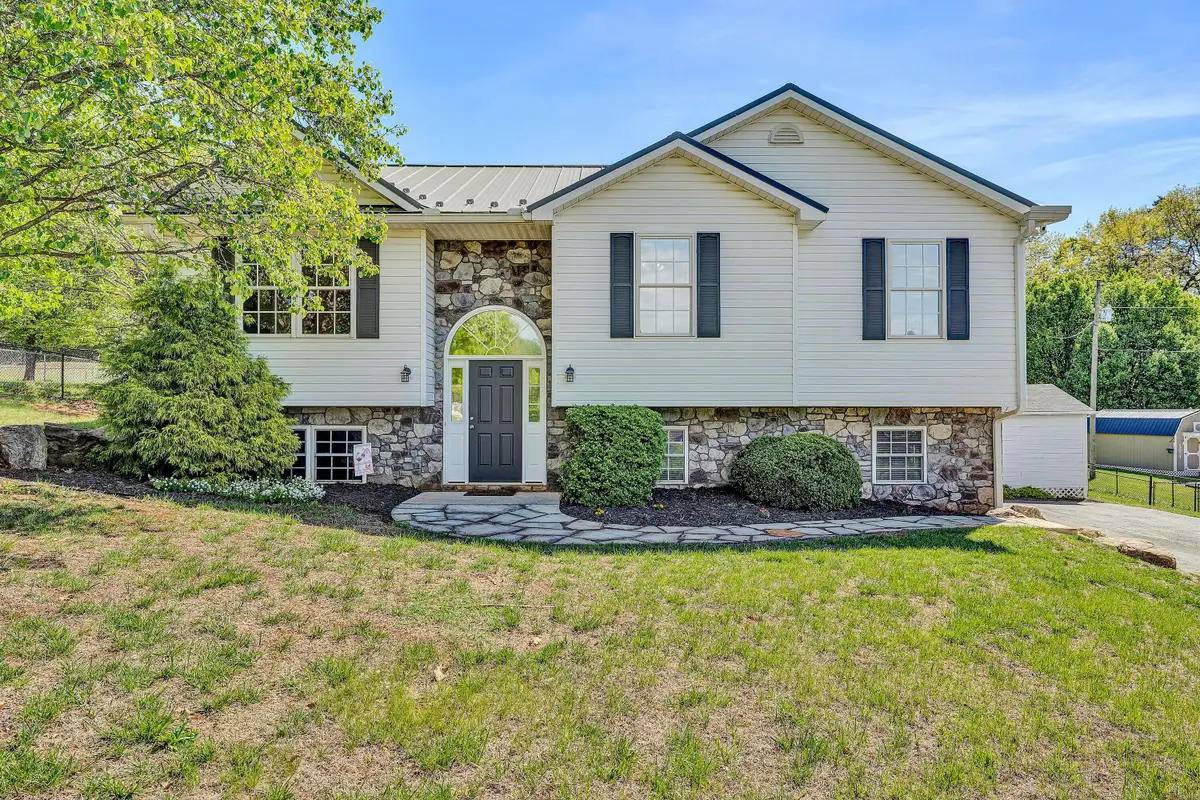 1392 Virginia Woods Dr, Moneta, VA 24121 - #1