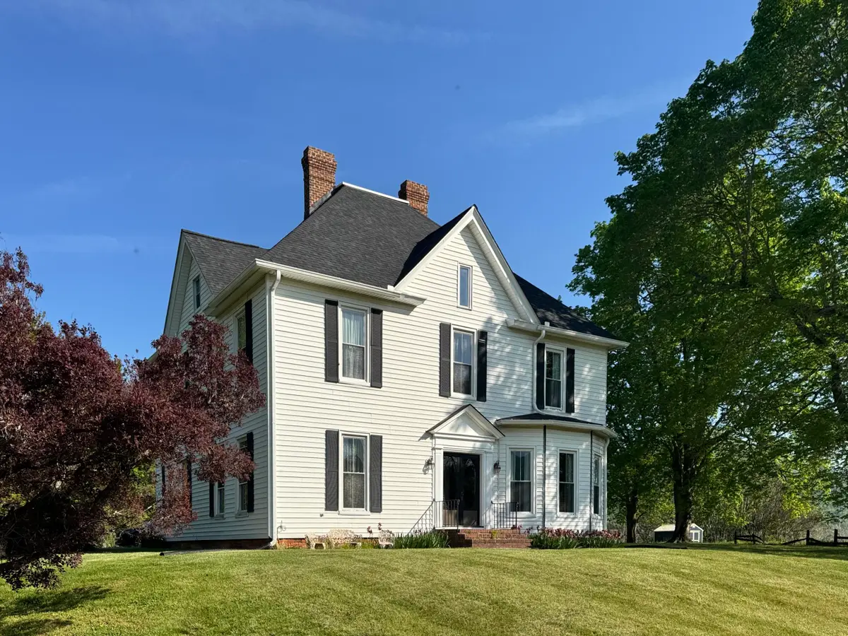 17749 Main St, Buchanan, VA 24066 - #1