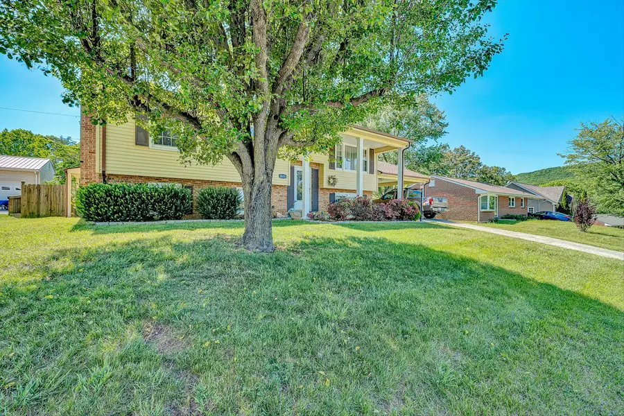 3033 Parham Dr, Roanoke, VA 24014 - #2