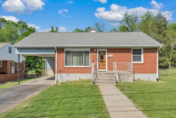 2715 NW Mountainaire Ave Nw, Roanoke, VA 24017