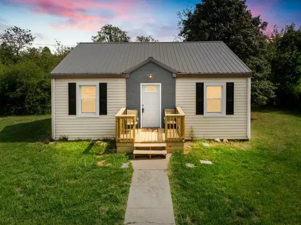 48 Upland Dr, Salem, VA 24153