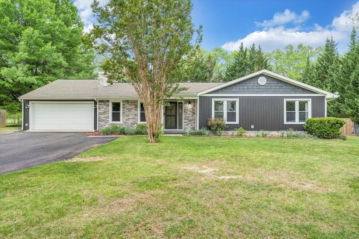 1233 Martha Dr Nw, Roanoke, VA 24019 - #1