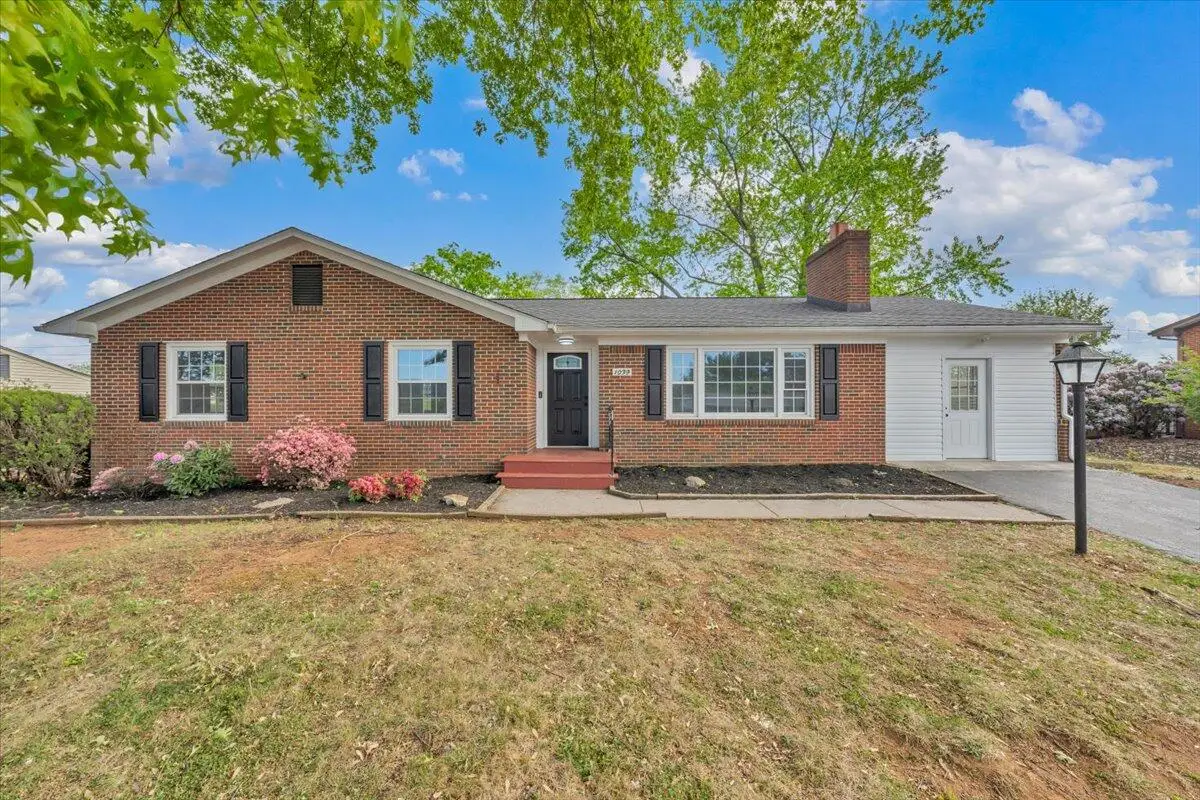 1039 Almond Dr, Vinton, VA 24179 - #1